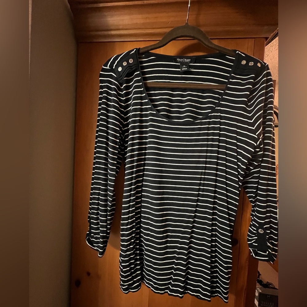 Ladies White House Black Market quarter length top